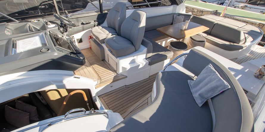 Princess V48 OPEN